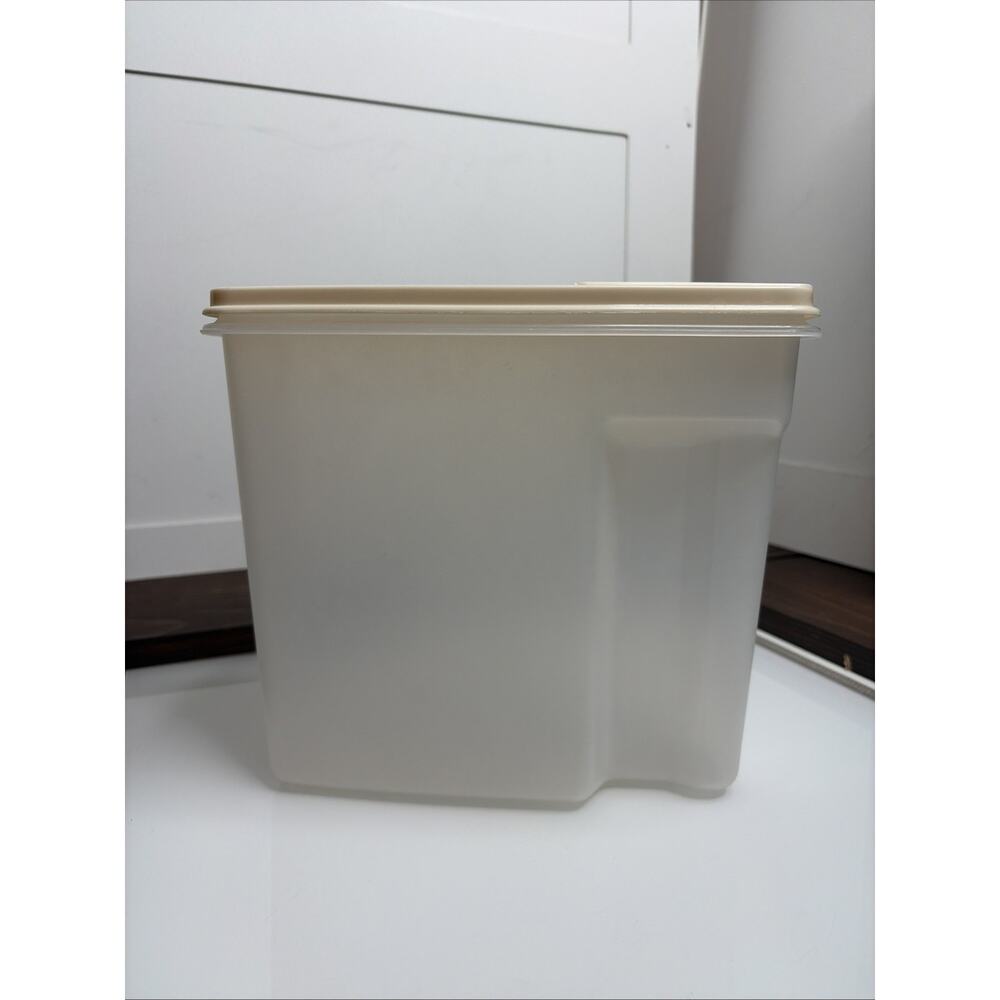 Vintage Rubbermaid Servin Saver #3 13 Cup Cereal Keeper Sheer Almond Lid